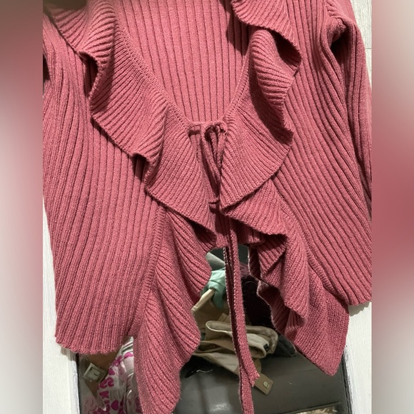 Contemporary soft fluffy Flattering over sweater - Picture 11 of 11